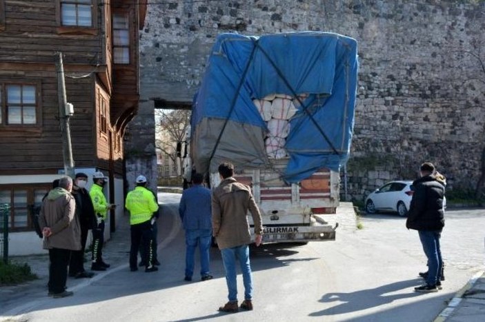 Navigasyona inanan tır şoförü Sinop Kalesi’ne takıldı