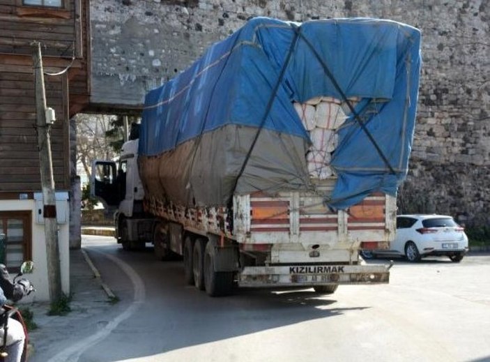 Navigasyona inanan tır şoförü Sinop Kalesi’ne takıldı