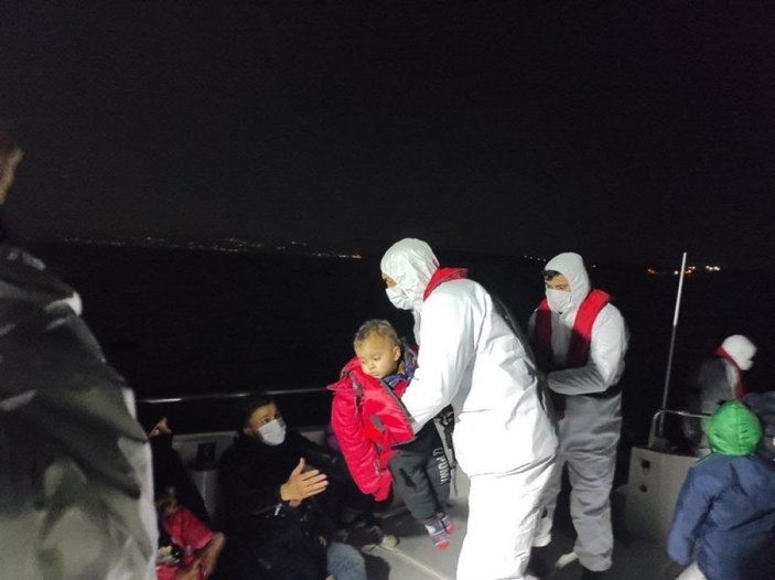 İzmir'de 23 göçmen sahil güvenlik ekipleri tarafından kurtarıldı