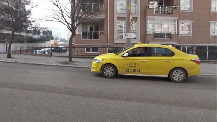 Edirne’de 4’üncü üniversitesini okurken taksici oldu