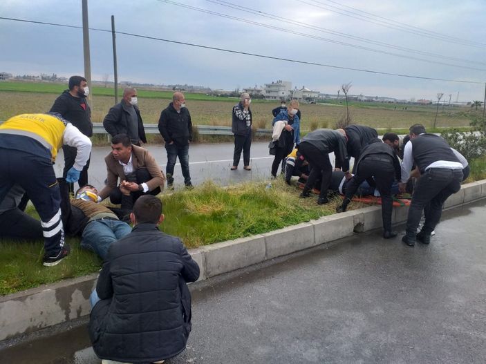 i Antalya'da iki araç kaza yaptı, yaralılara müdahalede ilk yardım karmaşası yaşandı