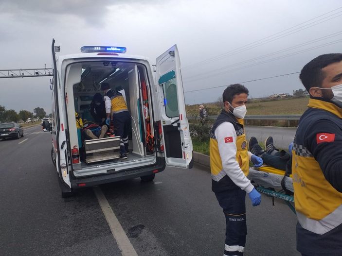 i Antalya'da iki araç kaza yaptı, yaralılara müdahalede ilk yardım karmaşası yaşandı