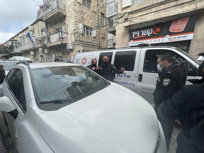 AA ekibi ve aracı Kudüs’te saldırıya uğradı
