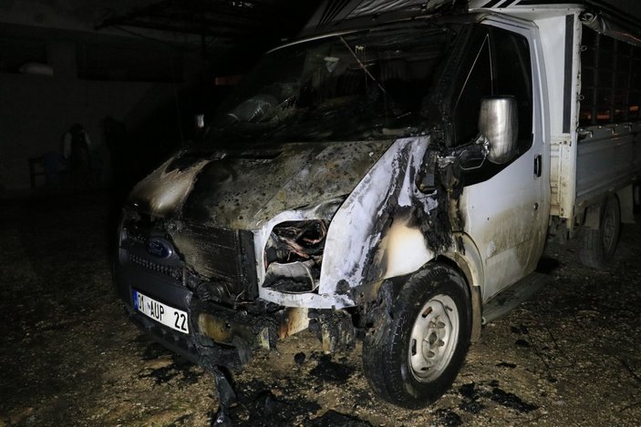 Adana’da bir kişi ağabeyinin kamyonetine yanıcı madde döktü