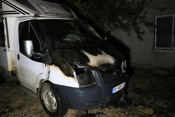 Adana’da bir kişi ağabeyinin kamyonetine yanıcı madde döktü