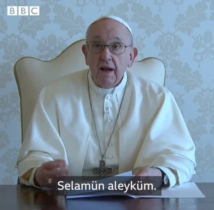 Papa, selamün aleyküm diyerek konuşmasına başladı