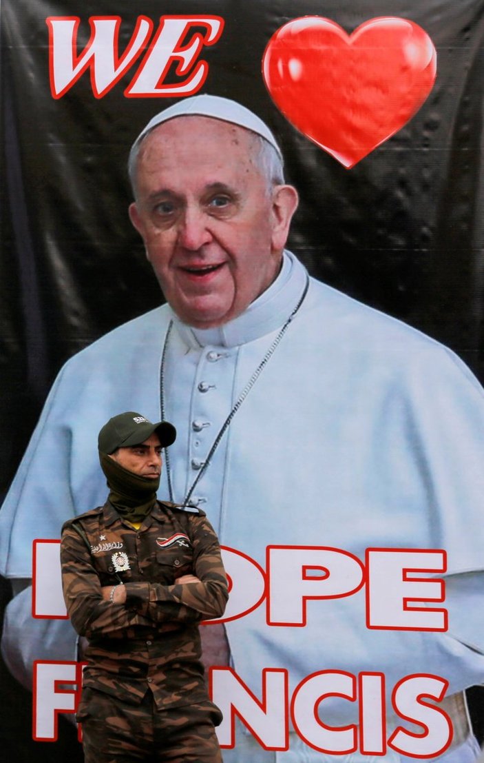 Papa, selamün aleyküm diyerek konuşmasına başladı