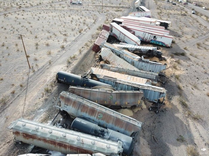 ABD’de tren kazası: 44 vagon birbirine girdi