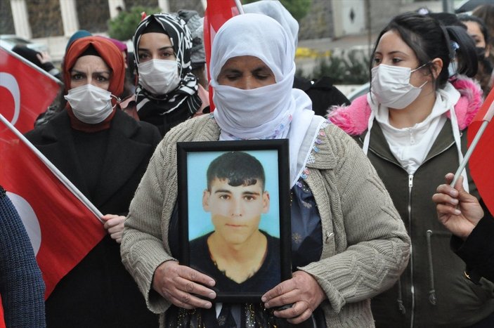 Şırnak'ta terör mağduru ailelerden HDP İl Başkanlığı önünde eylem