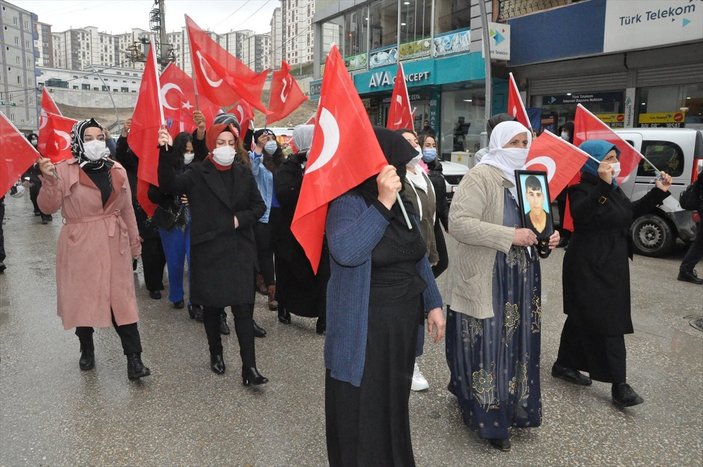 Şırnak'ta terör mağduru ailelerden HDP İl Başkanlığı önünde eylem