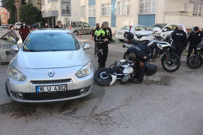 Adana’da polisin ‘dur’ ihtarına uymayan motosiklet sürücüsü kaza yaptı