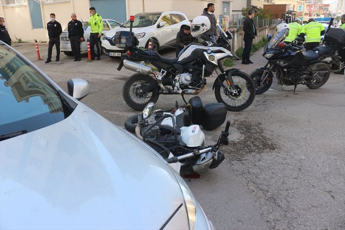 Adana’da polisin ‘dur’ ihtarına uymayan motosiklet sürücüsü kaza yaptı