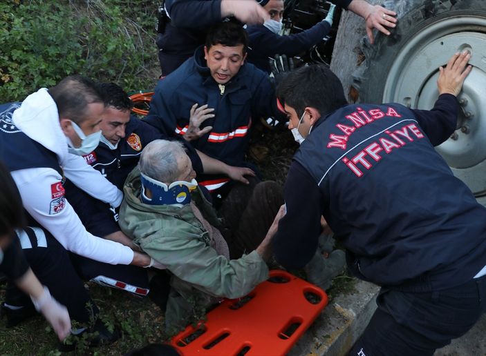 Manisa’da traktör devrildi, 81 yaşındaki adam altında kaldı