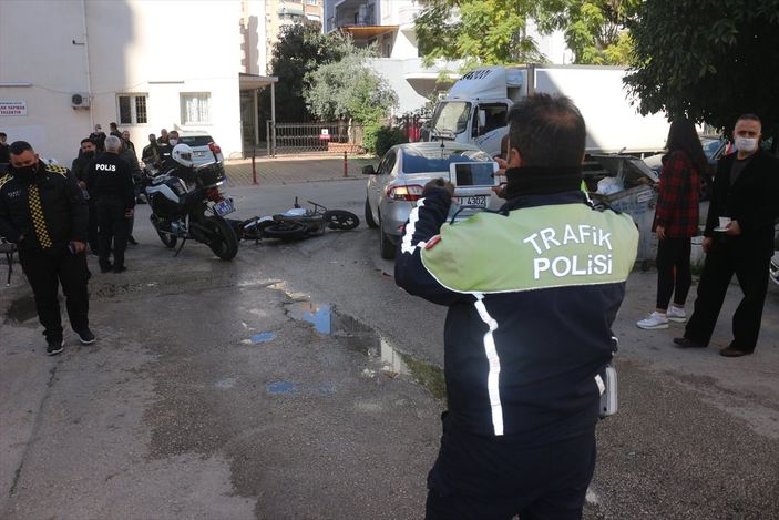 Adana’da polisin ‘dur’ ihtarına uymayan motosiklet sürücüsü kaza yaptı