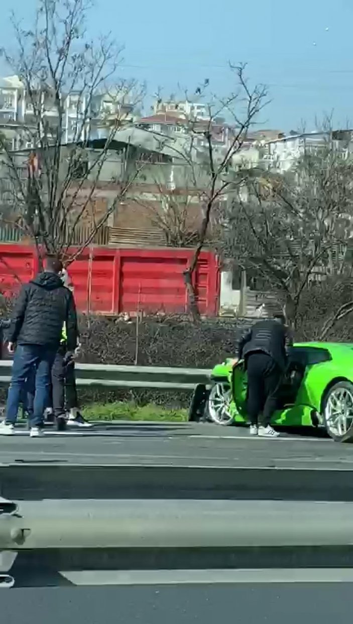 Lamborghini ile makas atarken kaza yaptı