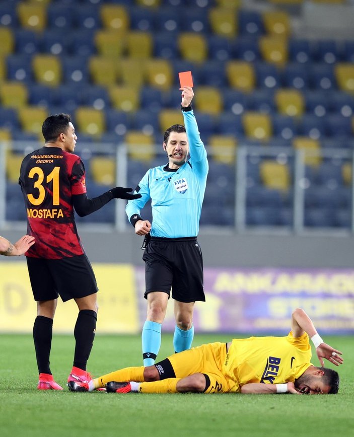 Mostafa Mohamed'in kırmızı kart şaşkınlığı