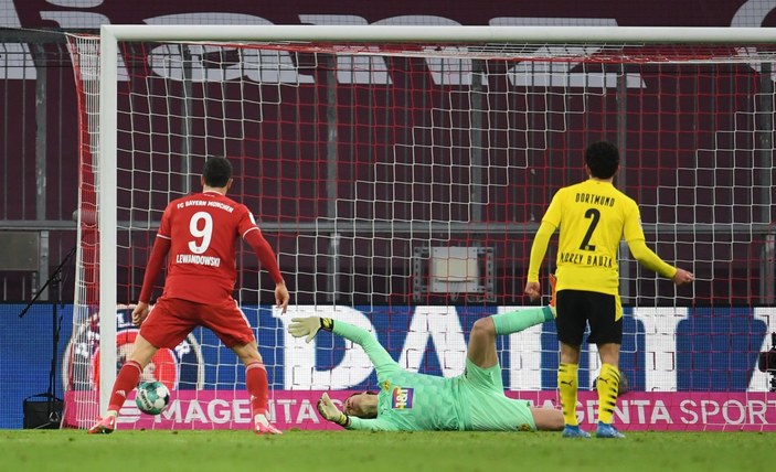 Bayern Münih geriden gelerek Borussia Dortmund'u Levandowski ile yendi