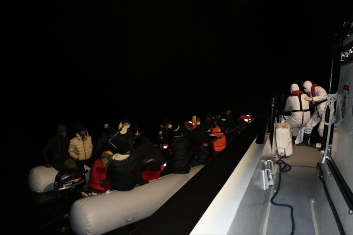 Balıkesir'de 36 sığınmacı kurtarıldı