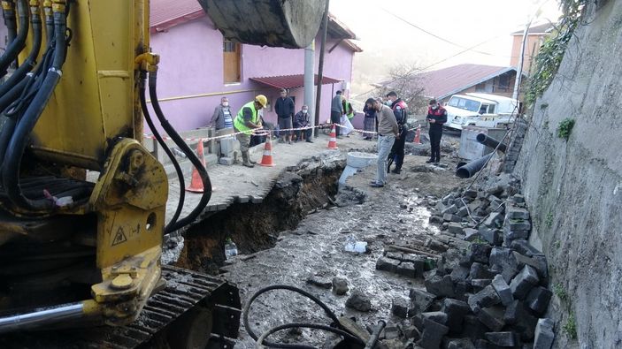 i Zonguldak'ta altyapı çalışmalarında göçükte kalan işçi öldü