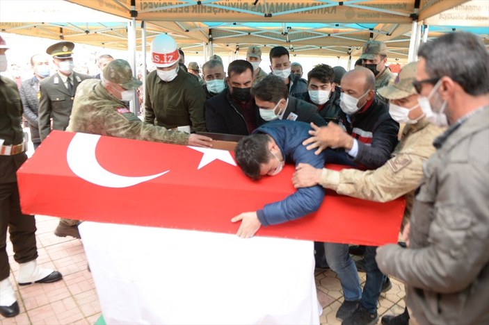 Bitlis şehidi Astsubay Kıdemli Başçavuş Mehmet Demir, son yolculuğuna uğurlandı