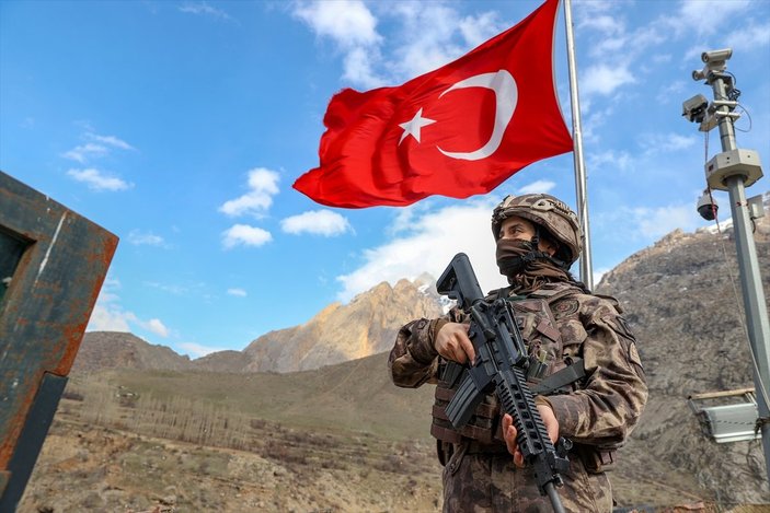 Hakkari'de PKK'nın korkulu rüyası: Kadın özel harekatçılar