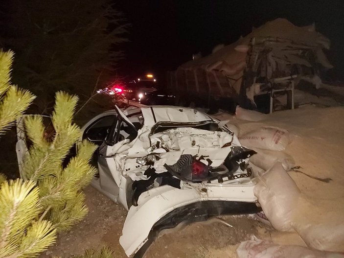 Eskişehir'de kamyon üç araca çarptı: 1 ölü, 2 yaralı