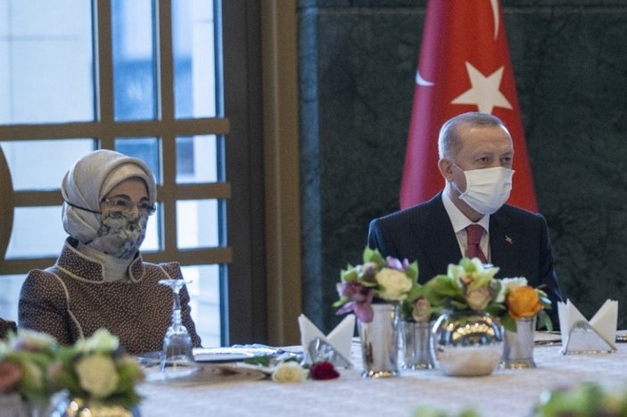 Cumhurbaşkanı Erdoğan ve eşi Emine Erdoğan kadınlarla bir araya geldi