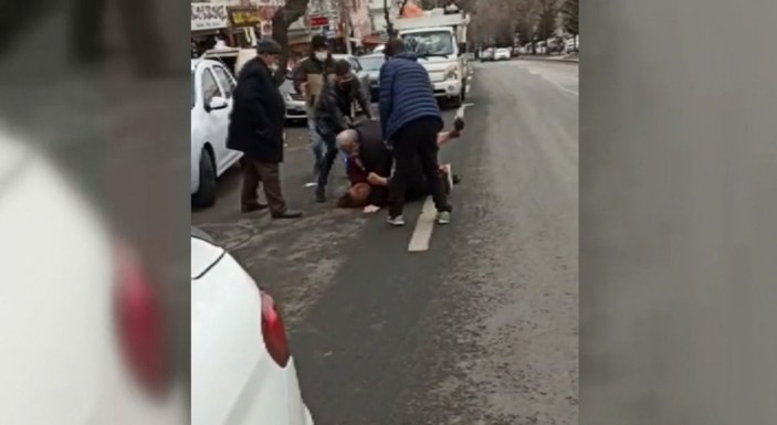 Ankara'da tartıştığı eşini sokak ortasında dövdü