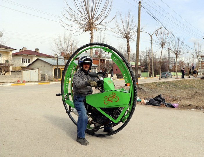 İranlı heykeltıraş tek tekerli motosiklet yaptı