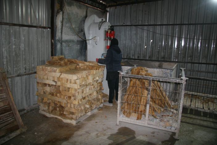 i Kadın mermer ustaları