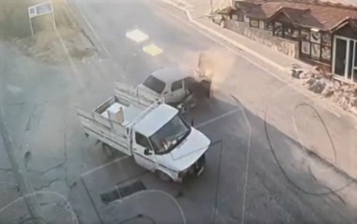 Amasya'da kaza yapan sürücü ve arkadaşı yola fırladı