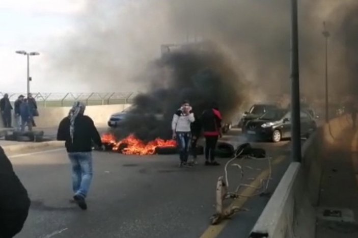 Lübnan'da ekonomik kriz, protestocuları yine sokaklara döktü