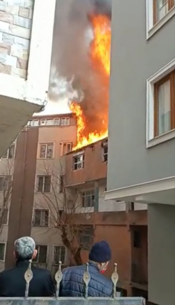 Eyüpsultan'da metruk binada yangın çıktı