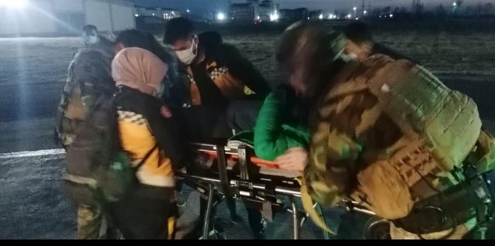 Hasan Dağı'nda mahsur kalan 2 kadın dağcı askeri helikopterle kurtarıldı