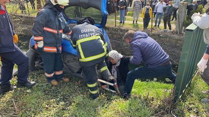 i Düzce'de dereye düşen otomobildeki anne-kız yaralandı