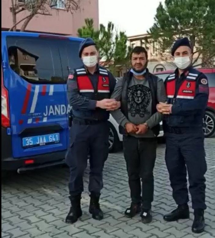 i İzmir'de durdurulan araçtan 25 göçmen çıktı