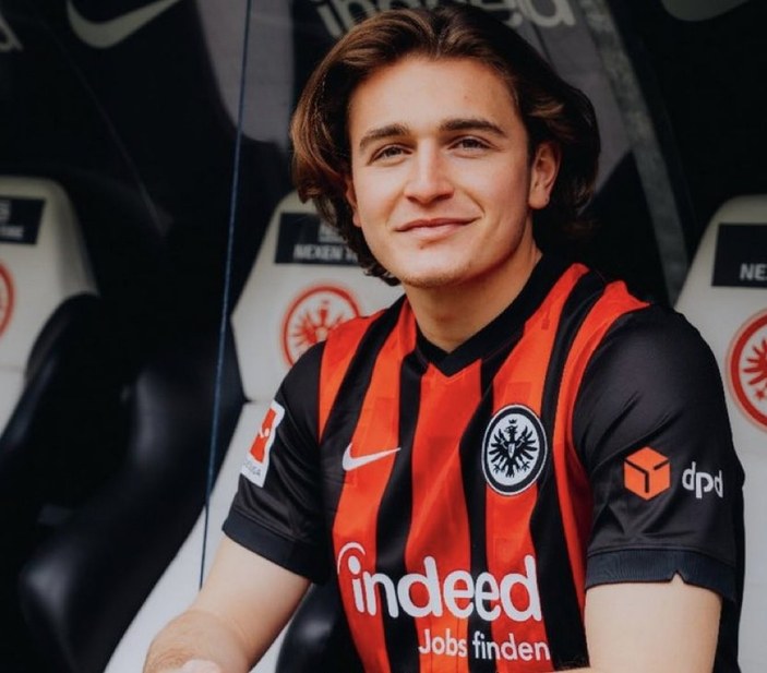 Ali Akman, Eintracht Frankfurt’la sözleşme imzaladı