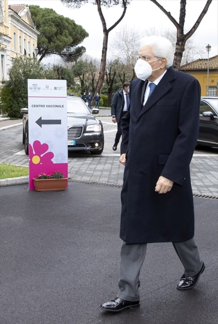 İtalya Cumhurbaşkanı Sergio Mattarella, koronavirüs aşısı yaptırdı