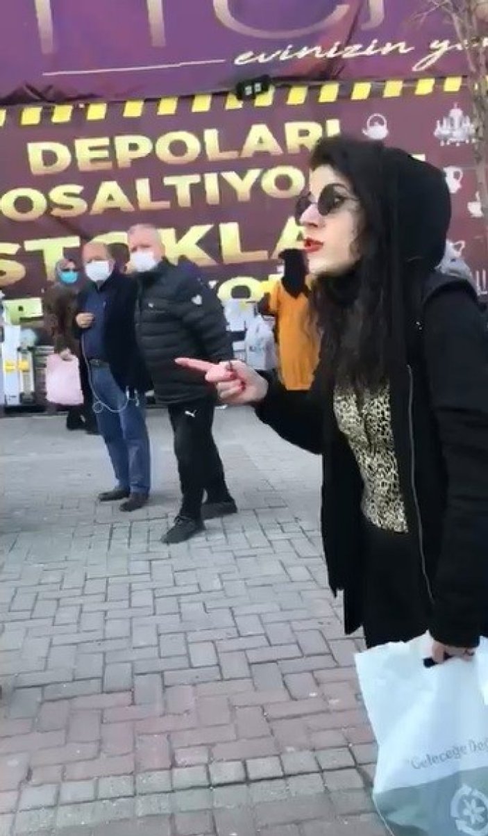 Bursa'da polisle genç kadın arasında maske tartışması