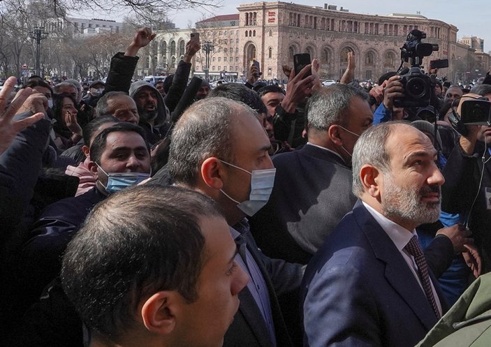 Ermenistan'da Paşinyan, genelkurmay başkanını görevden aldı
