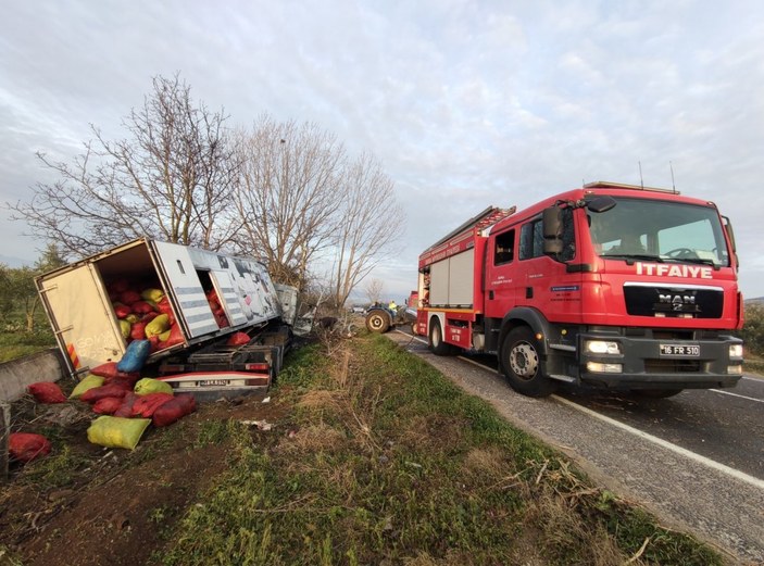 Bursa’da kamyon alev alev yandı, sürücü son anda kurtarıldı