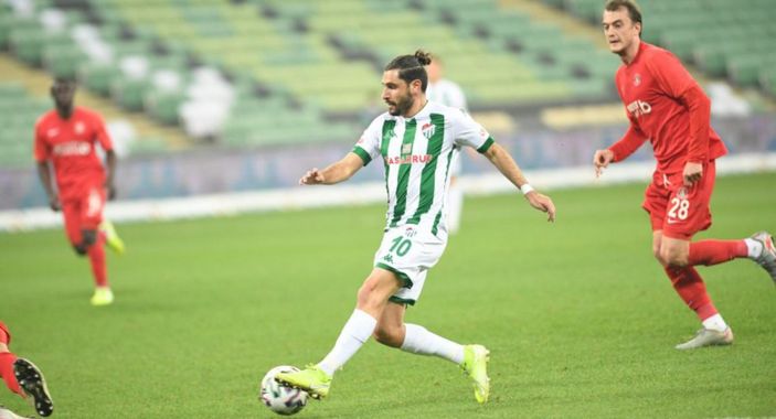 Özer Hurmacı'nın eli kırıldı