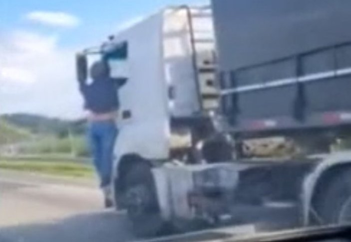 Brezilya'da bir adam eşini öldürüp kaçan kamyonu bırakmadı