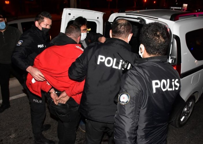 İzmir'de ehliyetsiz sürücü 30 kilometrelik kovalamaca sonucu yakalandı