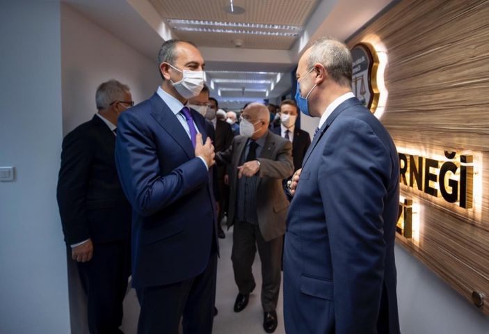 d Abdulhamit Gül: Bugün darbecileri yargılayan bir yargı var