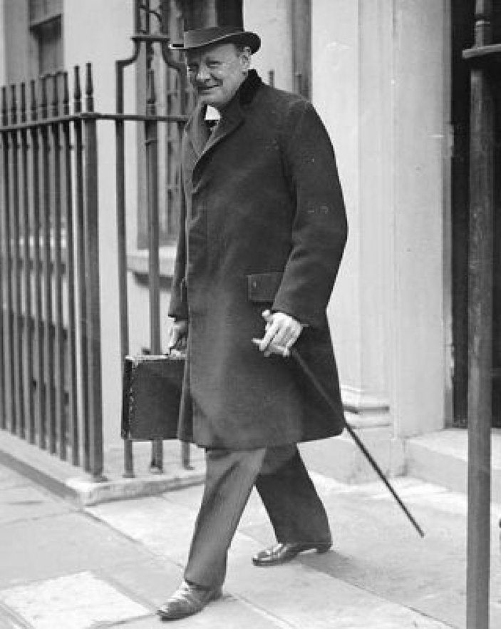 Winston Churchill'in ayakkabısı 40 bin sterline satıldı