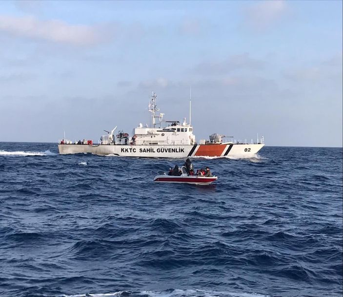i Akdeniz'de 21 düzensiz göçmen yakalandı
