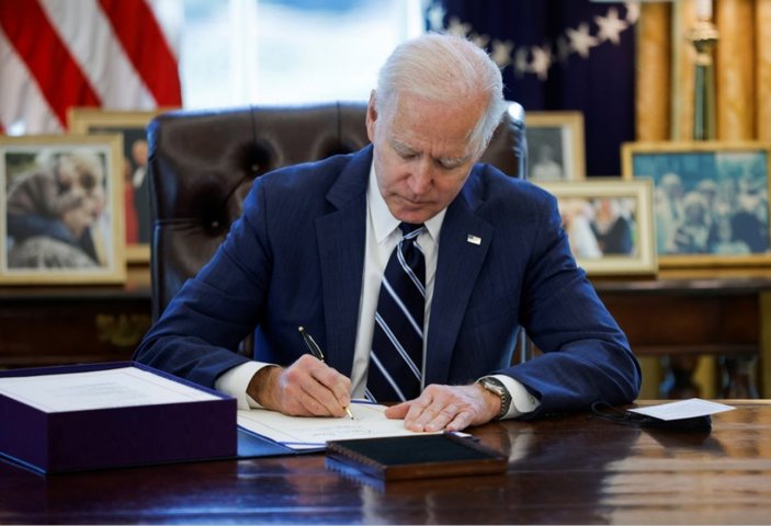 Joe Biden, 1,9 trilyonluk koronavirüs ekonomik destek paketini imzaladı