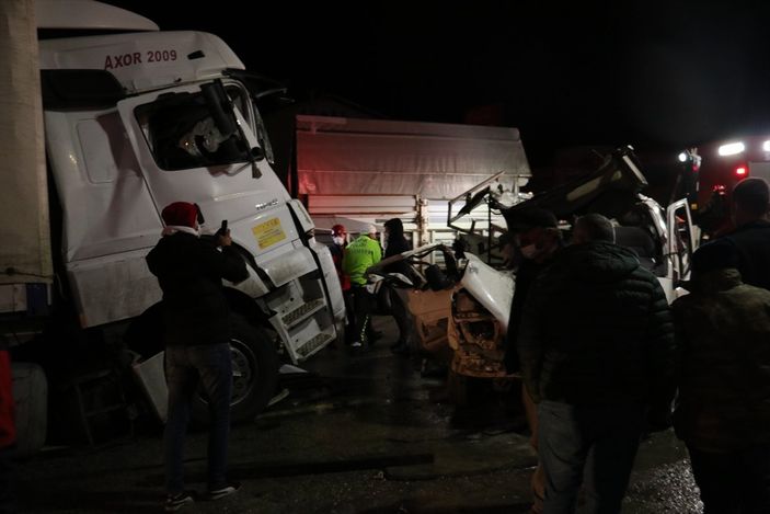 Sakarya'da zincirleme kaza: 1 ölü