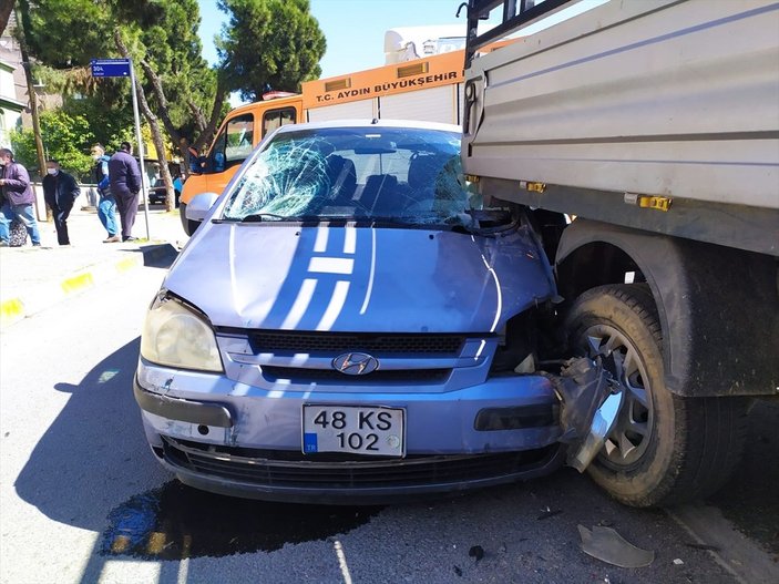 Aydın'da kalp krizi geçiren sürücü kaza yaptı: 1 ölü, 2 yaralı